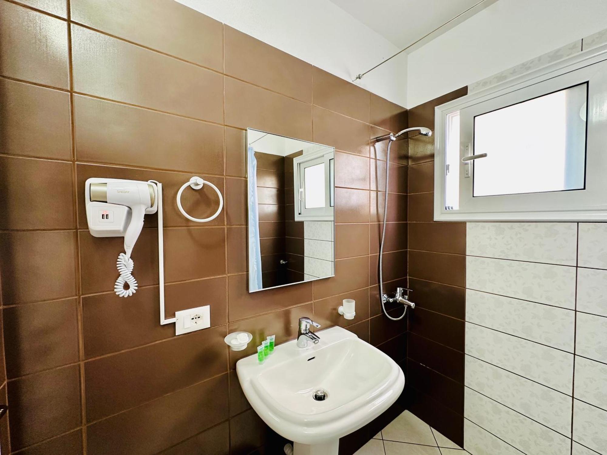 Jico Travel - Villa Colombo Vlorë Zimmer foto