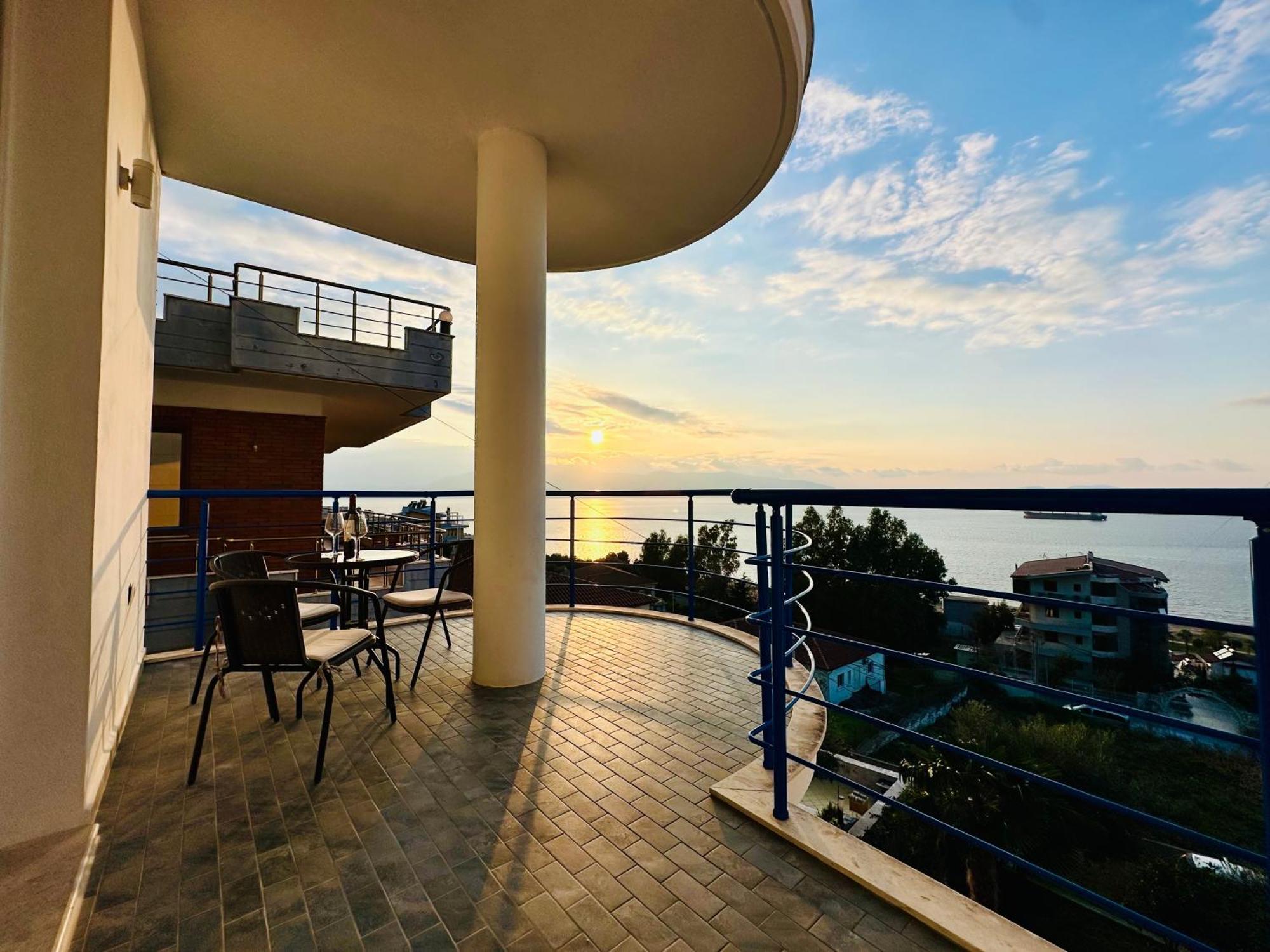 Jico Travel - Villa Colombo Vlorë Zimmer foto